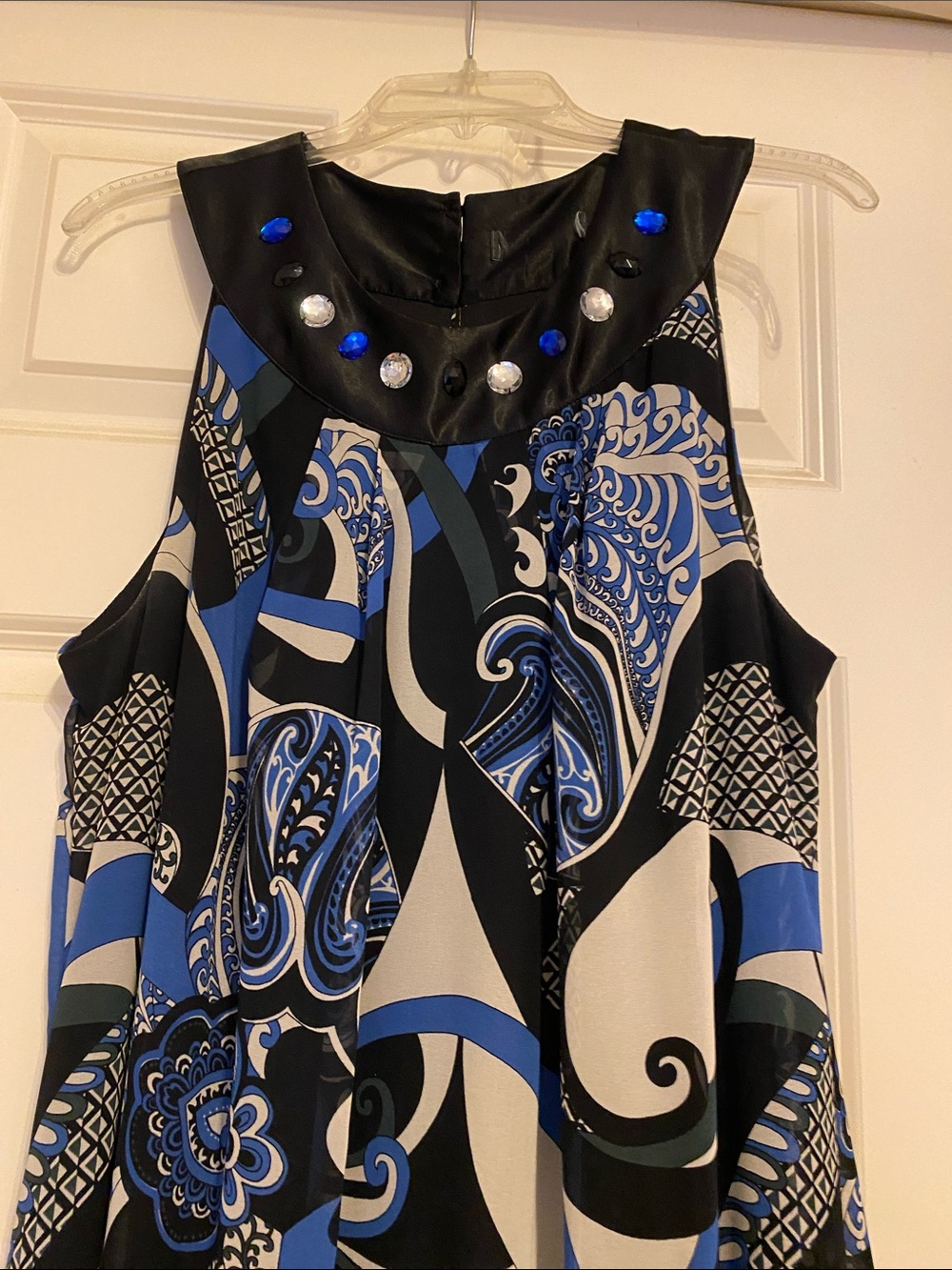 Sleeveless Blue & Black Patterned Shift Dress - Picture 2 of 5